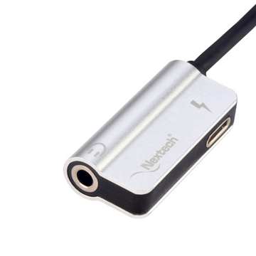 LIGHTNING TO AUX (ADAPTER FOR IPHONE/IPAD)